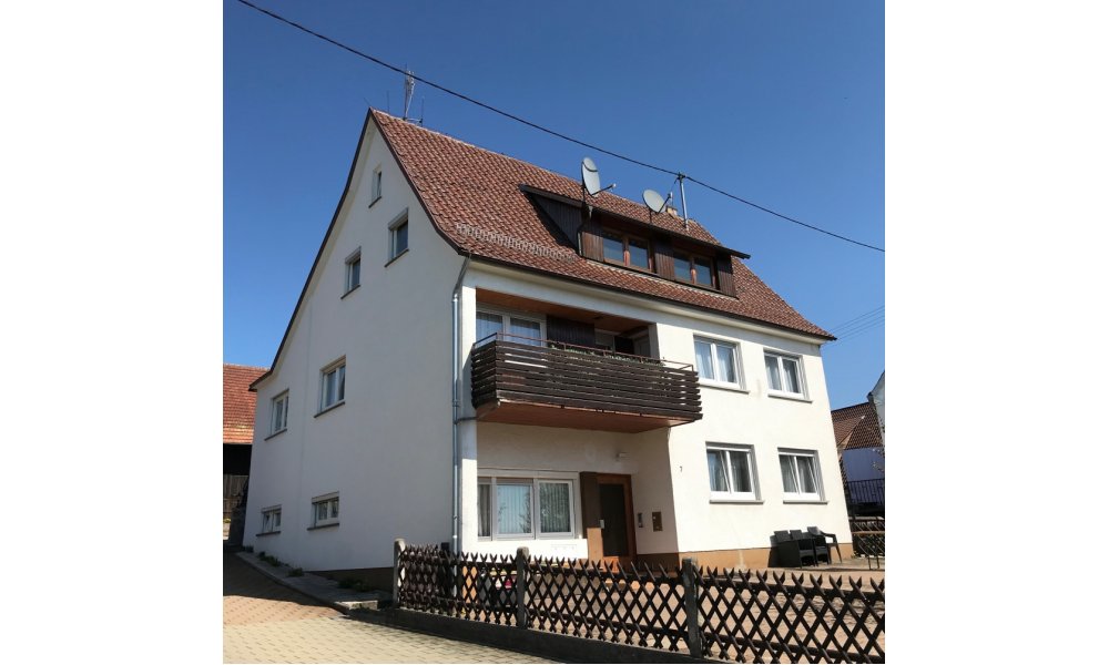 Teilweise modernisiertes Mehrfamilienhaus mit 3 Einheiten im Herzen von Pfalzgrafenweiler-Bösingen