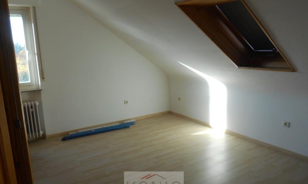 Sonnige 2,5 Zimmer Dachgeschoss-Wohnung in Echterdingen! Objekt-Nr. 2487